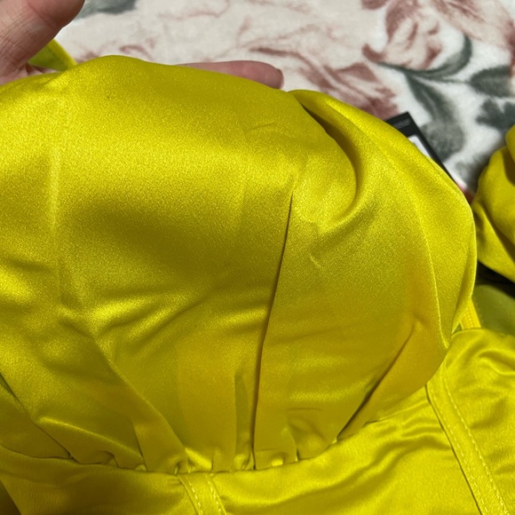PrettyLittleThing Yellow Bandeau - Picture 5 of 9